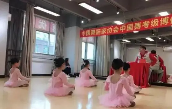 如何利用杯赛提升团队协作能力_2